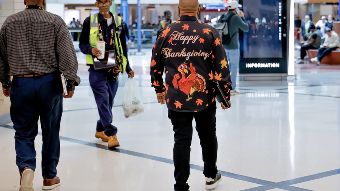 Μη φοράτε πιτζάμες και παντόφλες στα αεροπλάνα, ζητά από τους επιβάτες ο Αμερικανός υπουργός Μεταφορών
