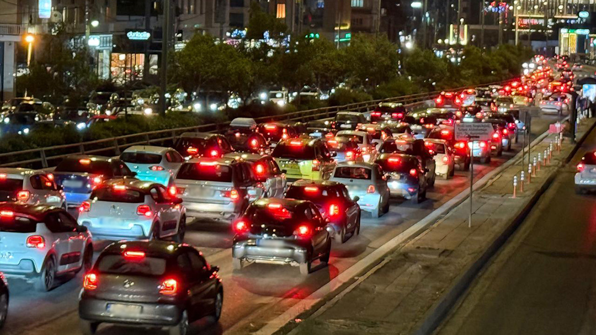 Μεγάλο μποτιλιάρισμα σε όλο το Λεκανοπέδιο για πάνω από 4 ώρες - Ομαλοποιείται σταδιακά η κατάσταση στους δρόμους 