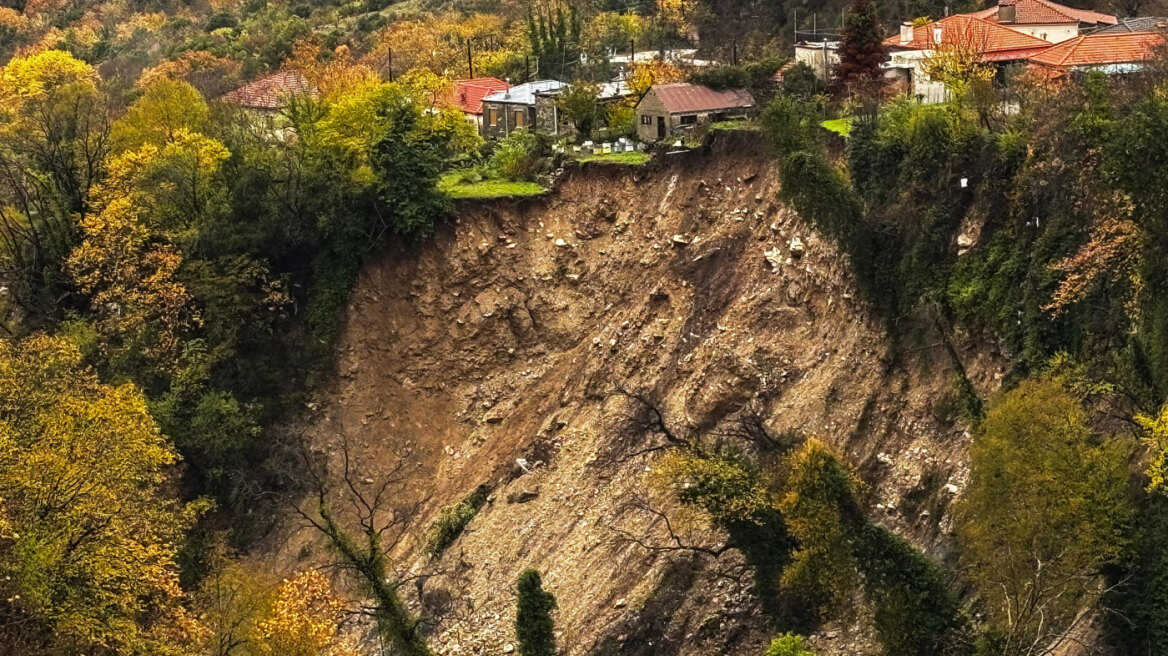 Κινδυνεύει με κατάρρευση ο μύλος των Αγνάντων μετά τις κατολισθήσεις - Δείτε φωτογραφίες
