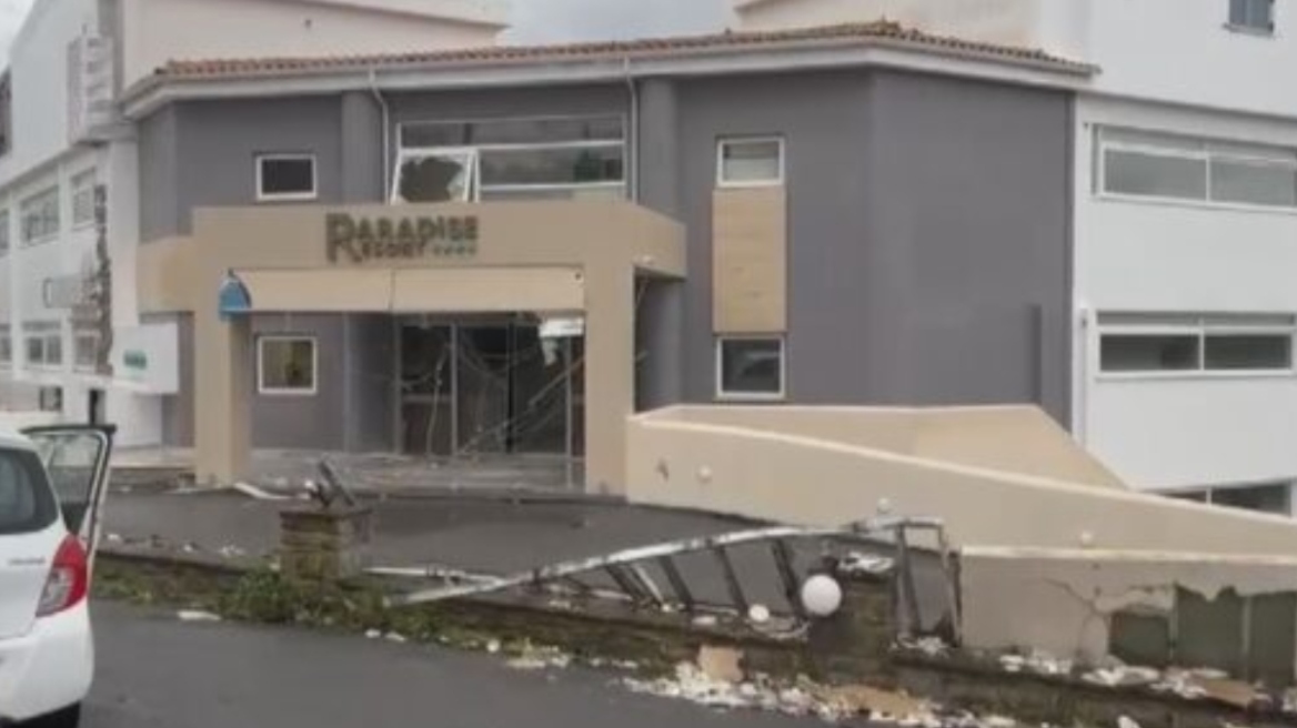 Ανεμοστρόβιλος προκάλεσε καταστροφές σε σπίτια και επιχειρήσεις στη Φοινικούντα - Δείτε φωτογραφίες και βίντεο