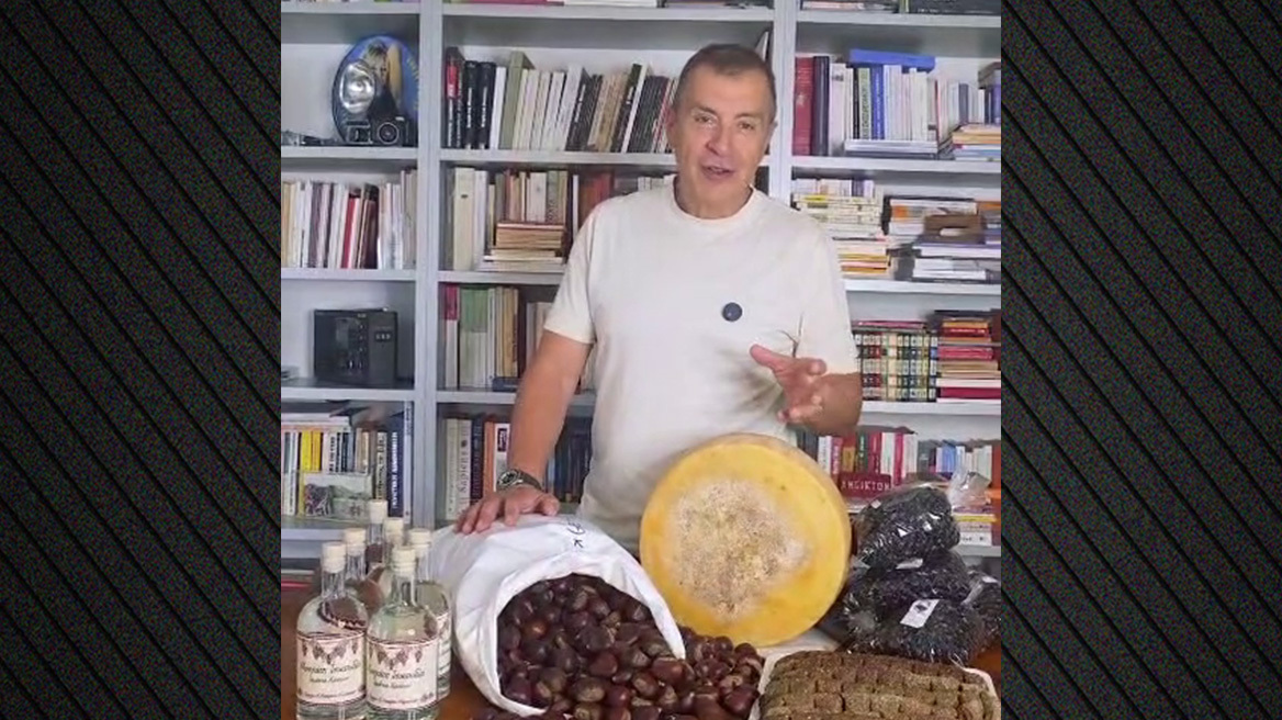 Η ανάρτηση του Σταύρου Θεοδωράκη για το νέο του βιβλίο και τις... μοσχάτες τσικουδιές