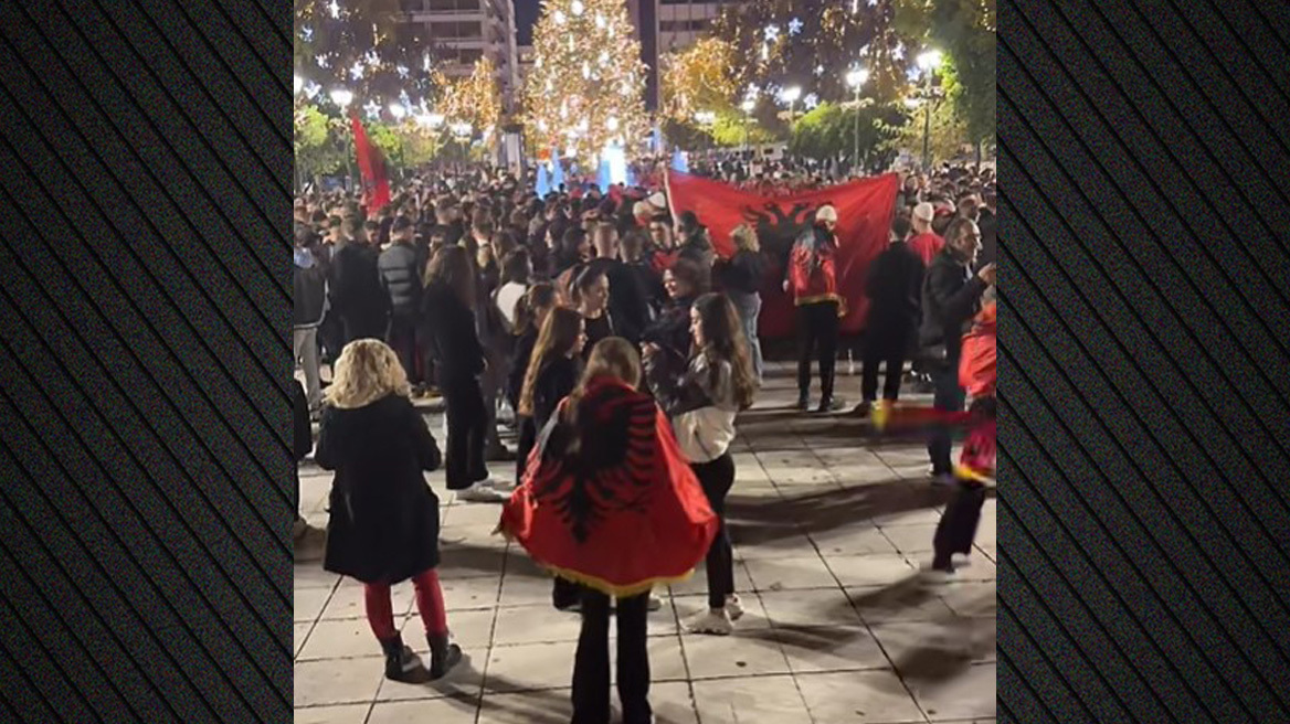 Αλβανοί γιόρτασαν στο Σύνταγμα την ημέρα Ανεξαρτησίας της χώρας τους