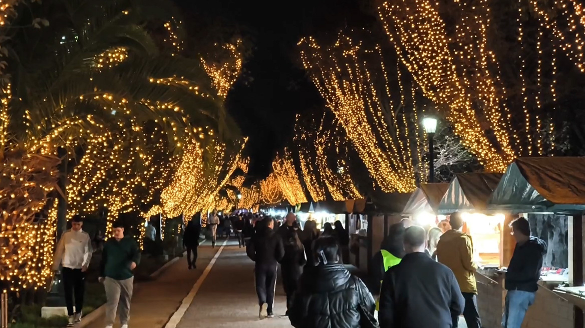 Άνοιξε το Χριστουγεννιάτικο Χωριό στο Πεδίον του Άρεως με παγοδρόμιο και καρουζέλ - Αλλαγή χρονιάς με την Ελένη Φουρέιρα