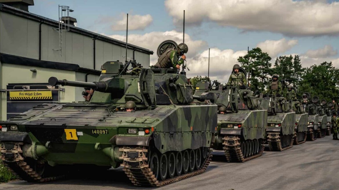 Σενάρια πολέμου στη Σουηδία: Στρατιωτικά γυμνάσια με τη συμμετοχή και του βασιλιά 