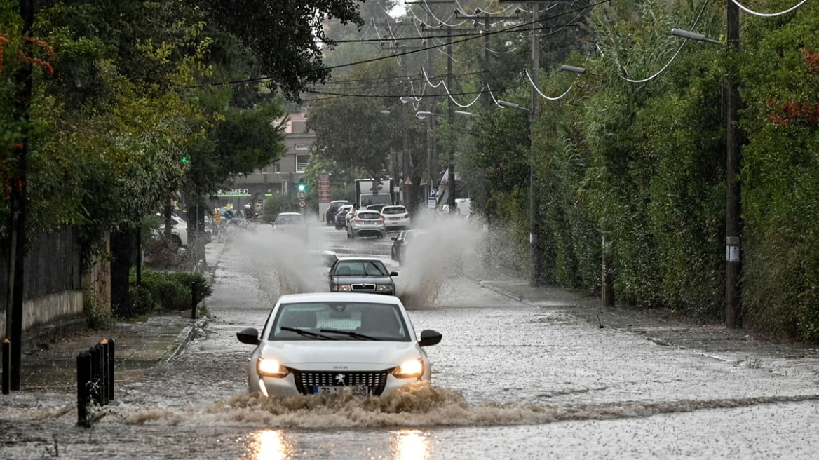 Πότε θα βρέξει στην Αττική, σαρώνει η κακοκαιρία Byron - 112 στη Μάνη και νέο έκτακτο από την ΕΜΥ, σφοδρές καταιγίδες μεγάλης διάρκειας τις επόμενες ώρες