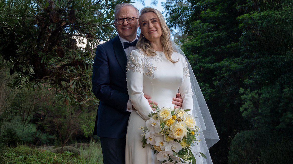 Παντρεύτηκε ο Αυστραλός πρωθυπουργός Άντονι Αλμπανέζι  - Ο σκύλος με τις βέρες και τα κουτάκια μπύρας με φωτογραφίες του ζευγαριού, δείτε βίντεο