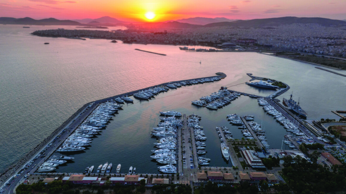 Μια λαμπερή βραδιά και ένας γιορτινός μήνας στη Μαρίνα Φλοίσβου
