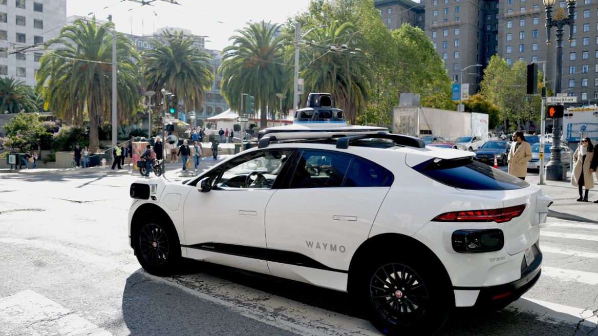 Η επέλαση των ρομποταξί αλλάζει τις πόλεις και την οικονομία των μετακινήσεων: «Επανάσταση» σε ΗΠΑ και Λονδίνο, τα υπέρ και τα κατά