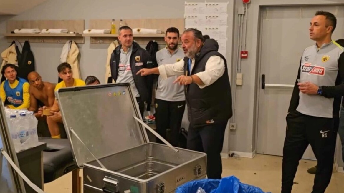 Βίντεο: Η στιγμή που ο Ηλιόπουλος ανακοινώνει το πριμ στα αποδυτήρια της ΑΕΚ και γίνεται χαμός
