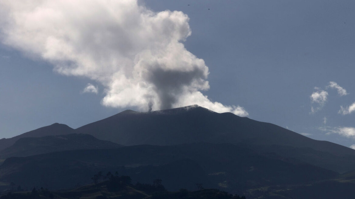 Συναγερμός για το ηφαίστειο Πουρασέ στην Κολομβία - Τέφρα «πνίγει» χωριά, αυξημένος κίνδυνος έκρηξης
