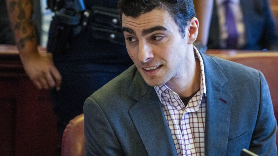 Στο δικαστήριο ο Μαντζιόνε – Οι συνήγοροί του προσπαθούν να αποκλείσουν αποδεικτικά στοιχεία
