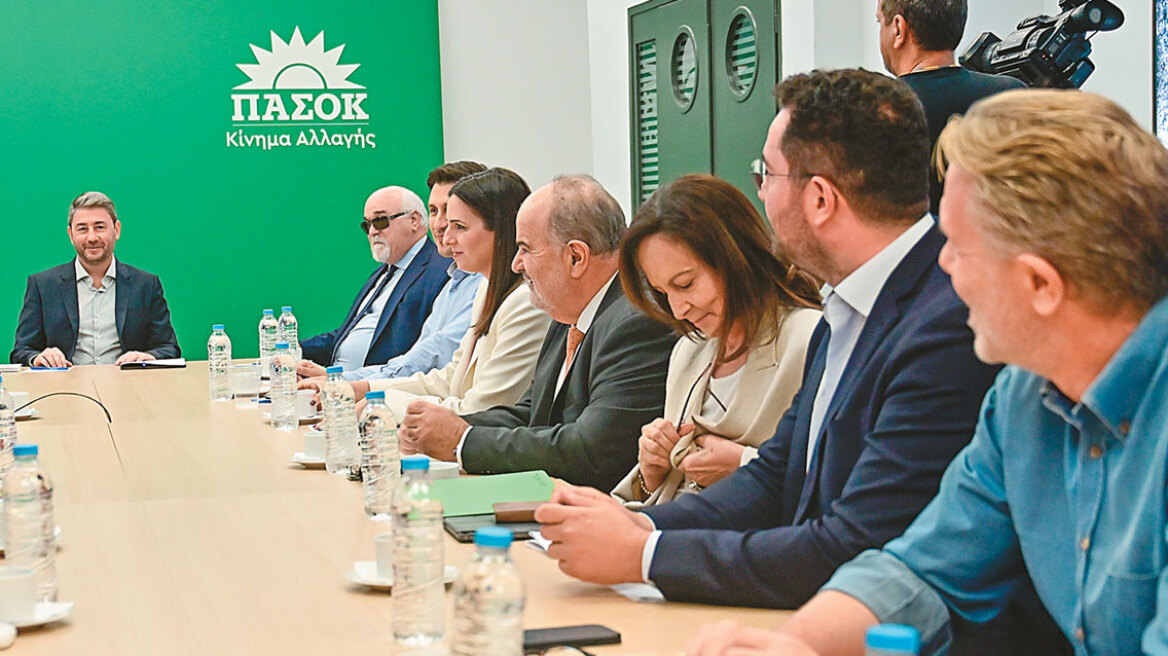 Στο ΠΑΣΟΚ ανοίγουν βιβλίο «διεύρυνσης» λόγω Τσίπρα