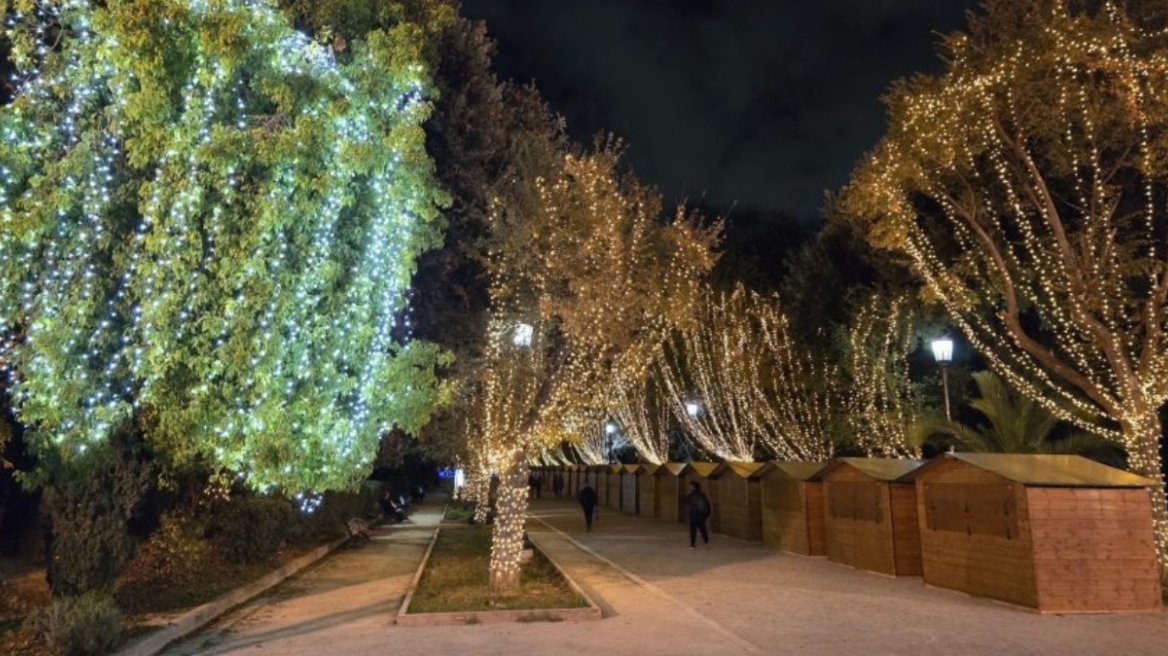 Πεδίον του Άρεως - Χριστούγεννα 2025: Εντυπωσιακό το γιορτινό χωριό - Δείτε το ωράριο και το πρόγραμμα