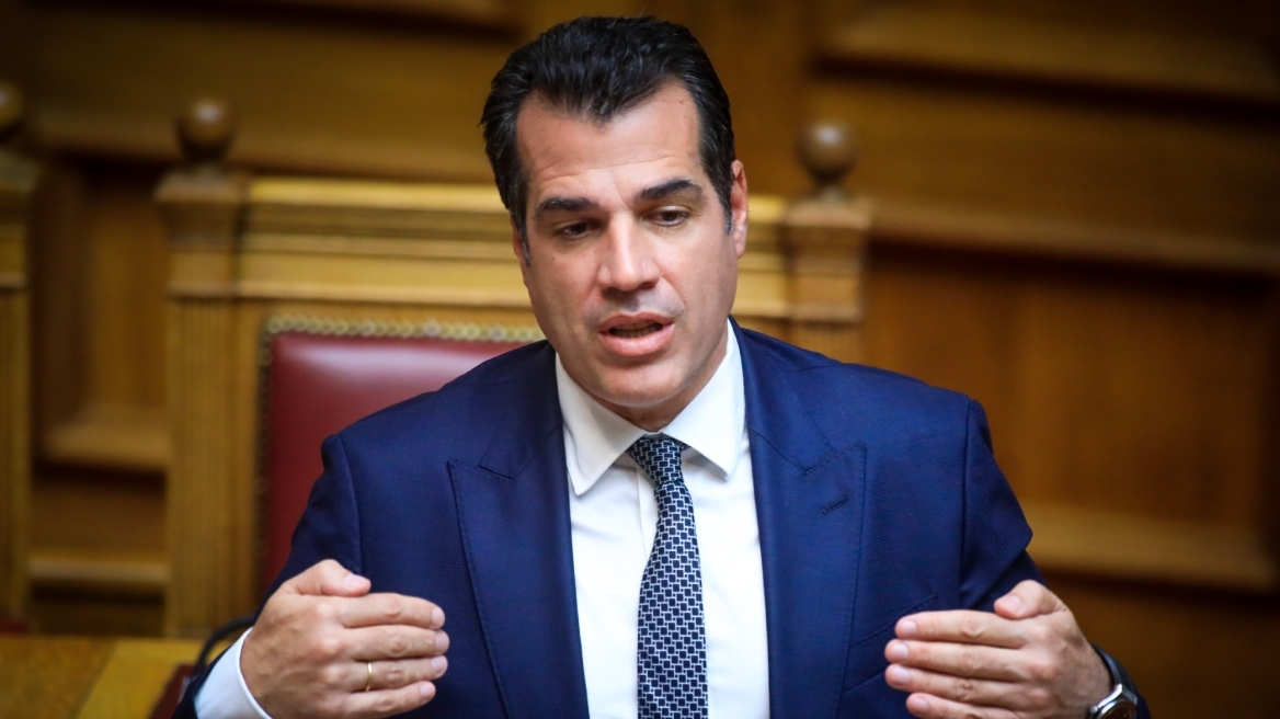 Πλεύρης: Οι αφίξεις μεταναστών έχουν μειωθεί κατά 50% - Το νέο αυστηρό δόγμα φέρνει αποτελέσματα