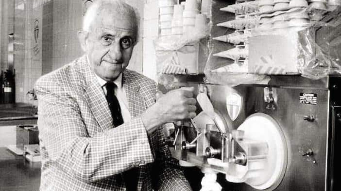 Ο άνθρωπος που εφηύρε το παγωτό μηχανής ήταν... Έλληνας - Η ιστορία του