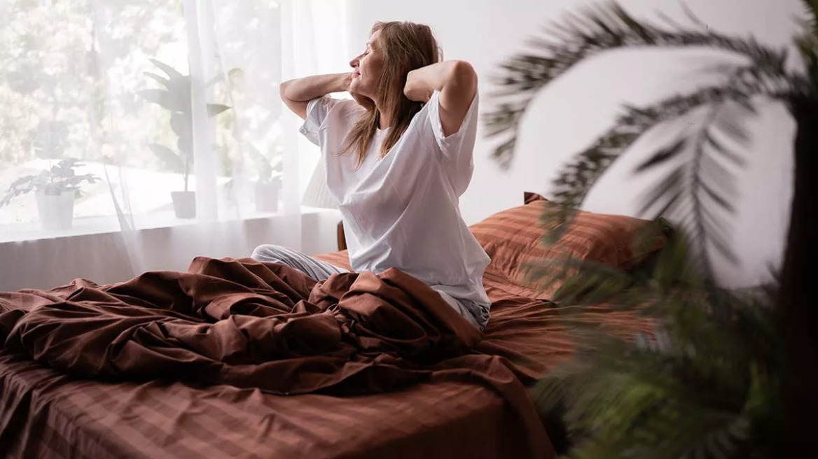 Γιατί ξυπνάμε νωρίτερα όσο μεγαλώνουμε; Οι επιστήμονες έχουν την απάντηση