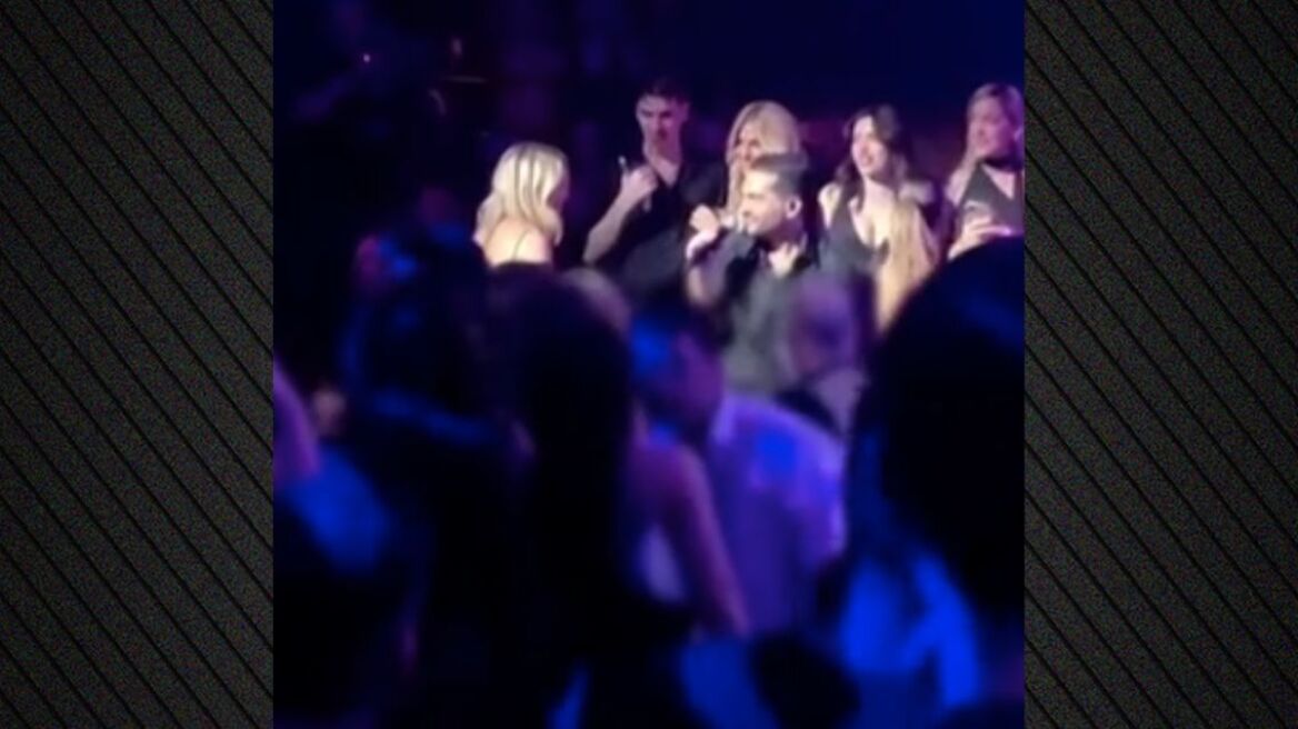 Χρήστος Μάστορας: Τα «πειράγματα» από τη σκηνή στη Γαρυφαλλιά Καλληφώνη - «Α ρε αγάπη μου, λίγη φωνή να είχες»