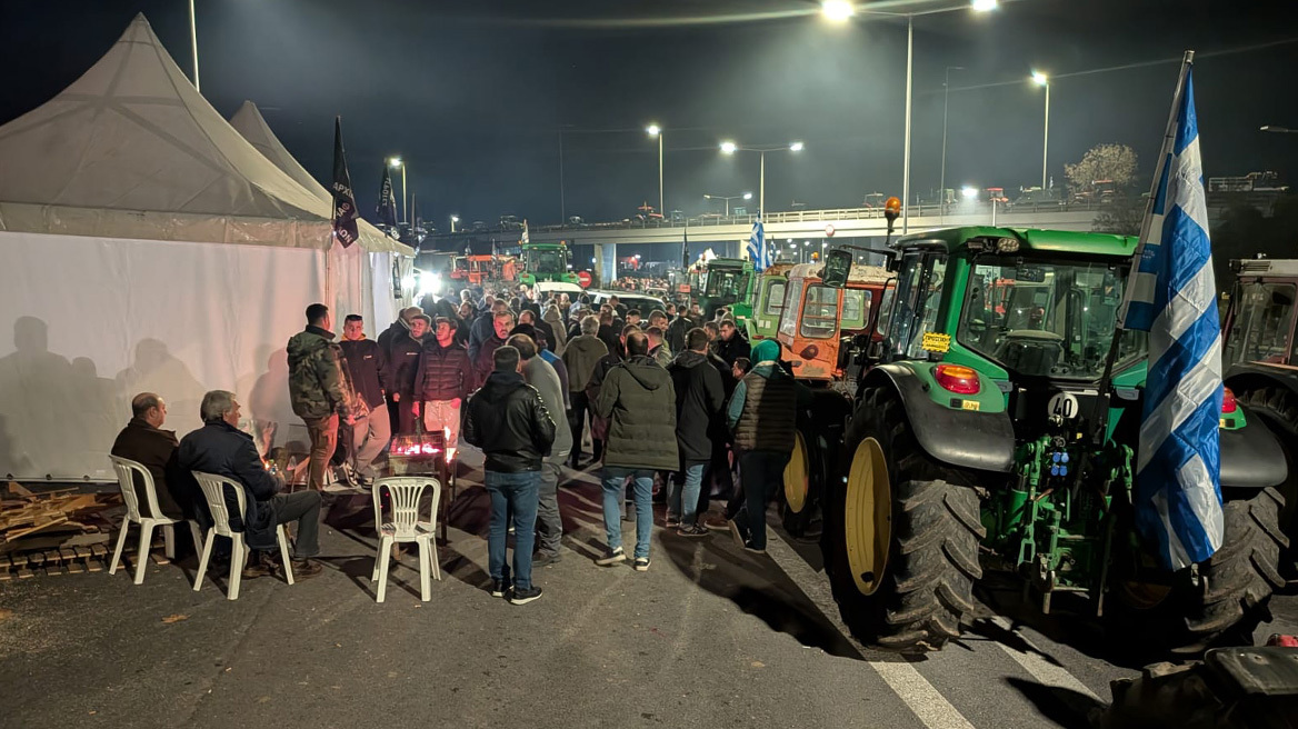 Μπλόκα σε Νίκαια, Μάλγαρα και Ε65 - «Ήρθαμε για να μείνουμε» λένε οι αγρότες και κλιμακώνουν τις κινητοποιήσεις