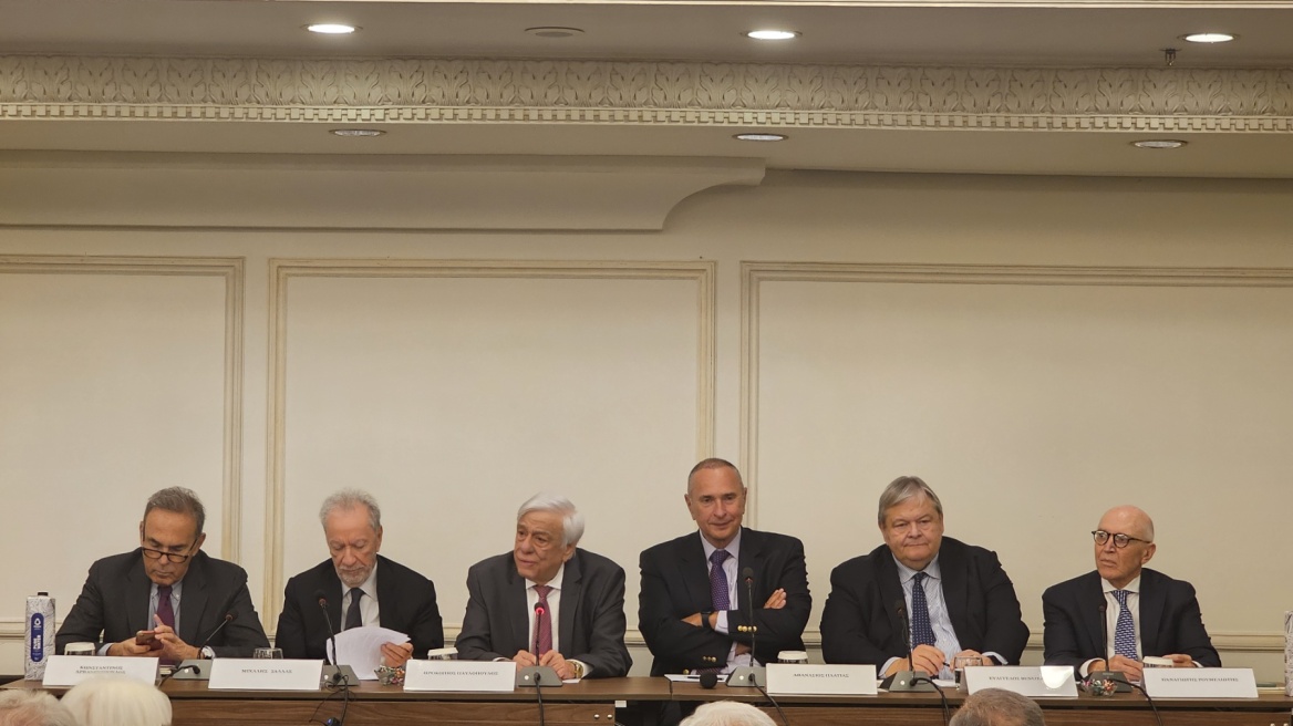 Παυλόπουλος: Η μονομαχία ΗΠΑ- Κίνας για τη χρήση της Τεχνητής Νοημοσύνης 