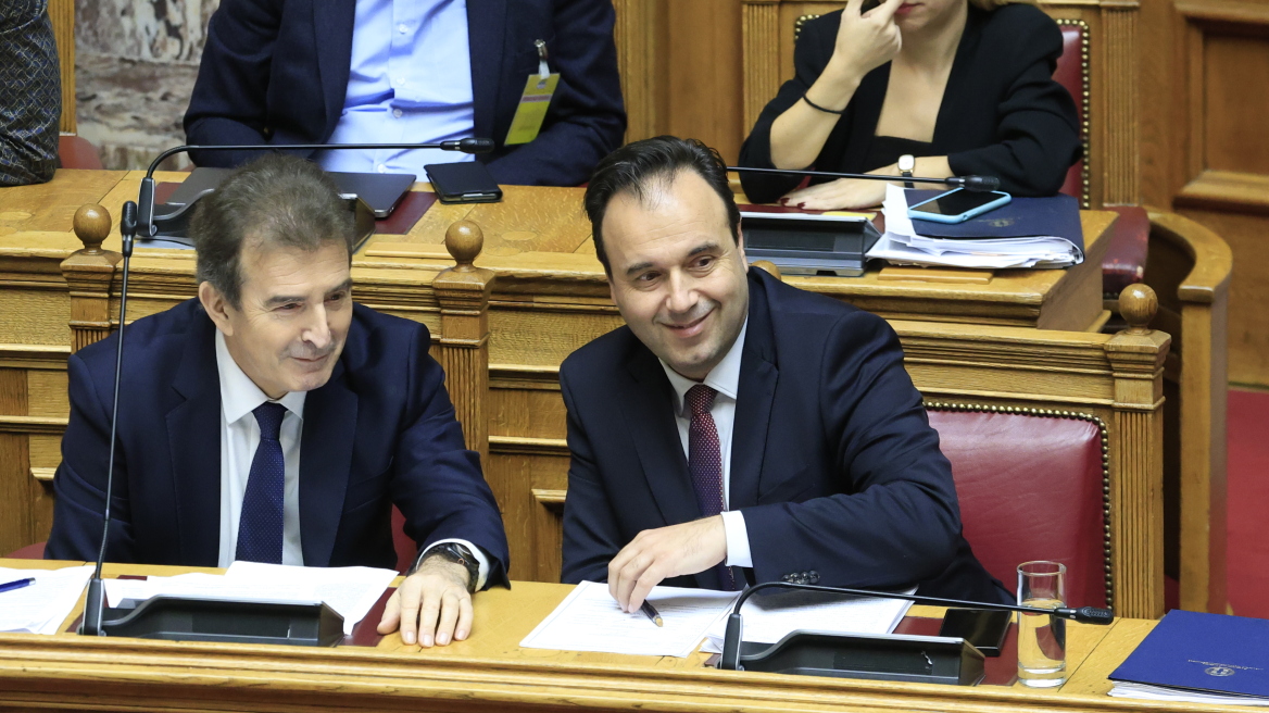 Βουλή: Με συναίνεση ΝΔ-ΠΑΣΟΚ πέρασε η τροπολογία για την αυστηροποίηση της νομοθεσίας περί όπλων