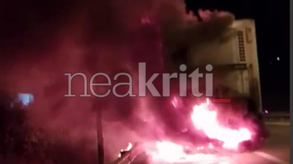 Νταλίκα κάηκε ολοσχερώς στον ΒΟΑΚ - Δείτε βίντεο και φωτογραφίες