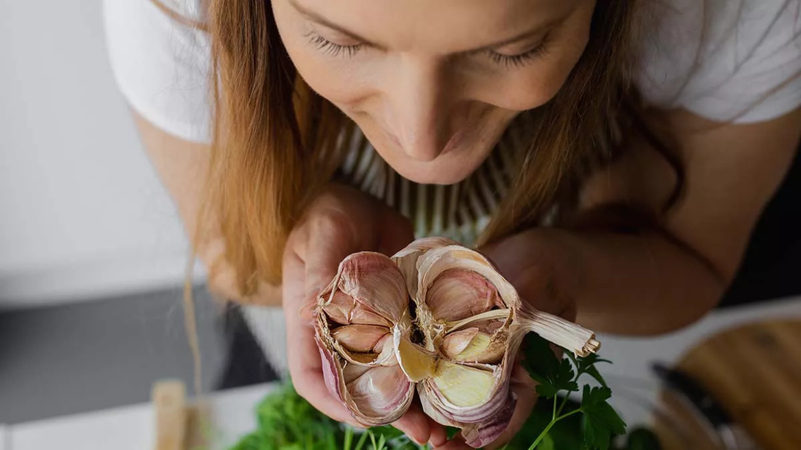 Το πασίγνωστο υπερτρόφιμο «φάρμακο» για πίεση, χοληστερόλη και ιώσεις