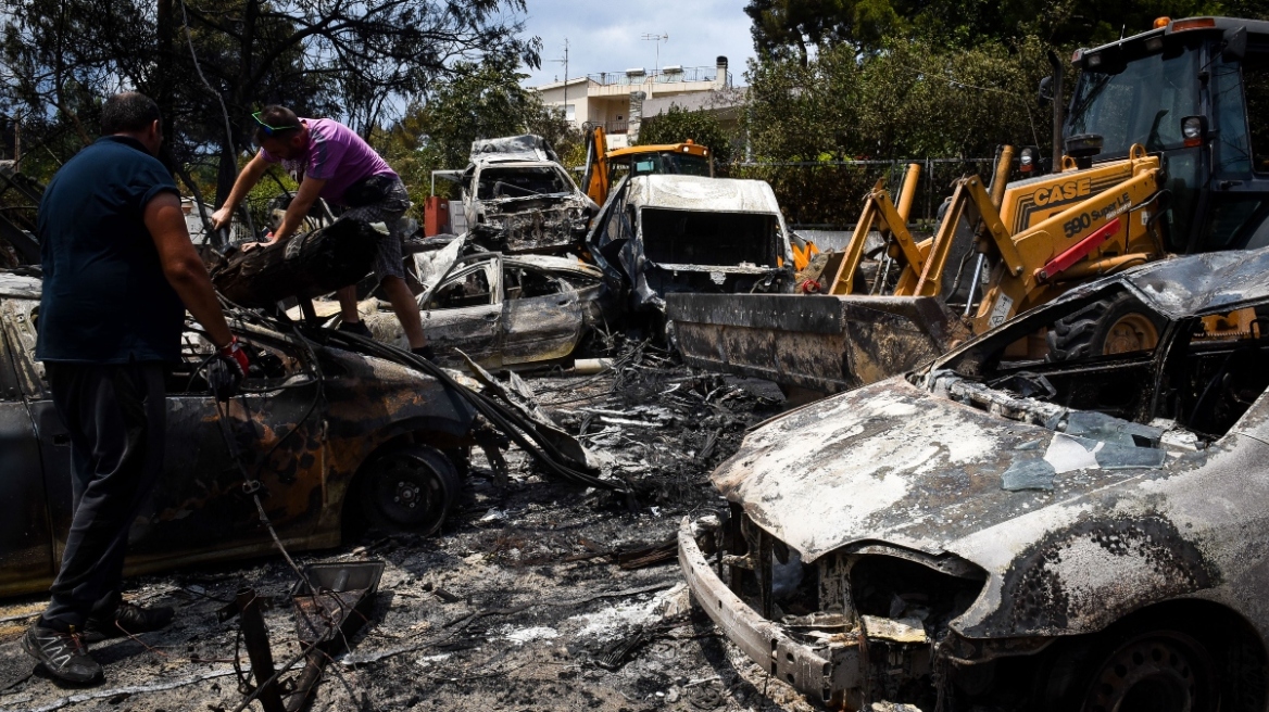 Συγγενείς θυμάτων στο Μάτι κατά Τσίπρα: Δεν είναι έντιμο να μετατρέπεις μια κρατική κατάρρευση σε προσωπικό δράμα Συγγενείς θυμάτων στο Μάτι κατά Τσίπρα: Δεν είναι έντιμο να μετατρέπεις μια κρατική κατάρρευση σε προσωπικό δράμα