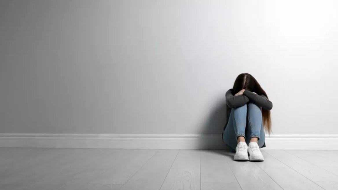 Αυτοτραυματισμοί νέων: Μία σκληρή πραγματικότητα που οι γονείς αγνοούν – Τα στοιχεία για την Ελλάδα