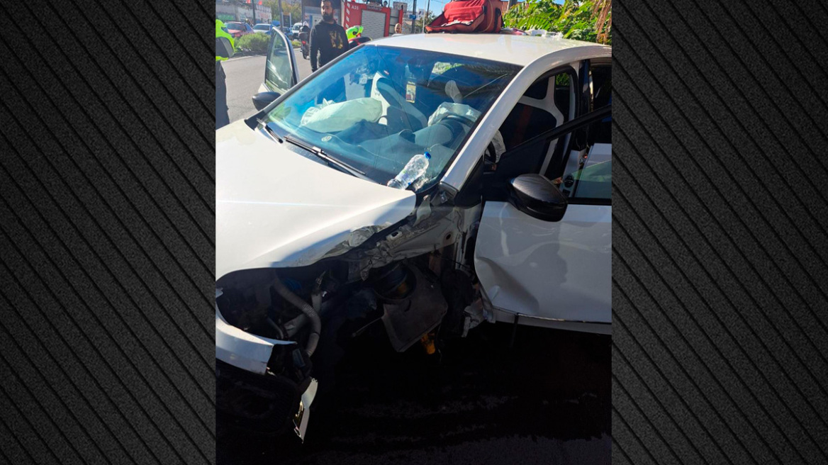 Τροχαίο στην Πειραιώς: Αυτοκίνητο προσέκρουσε σε κολώνα, τρεις τραυματίες  