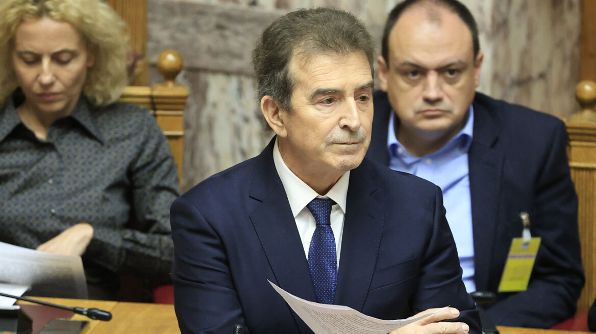 Κατατέθηκε στη Βουλή η τροπολογία για τα όπλα - Τι προβλέπει για τις μπαλωθιές