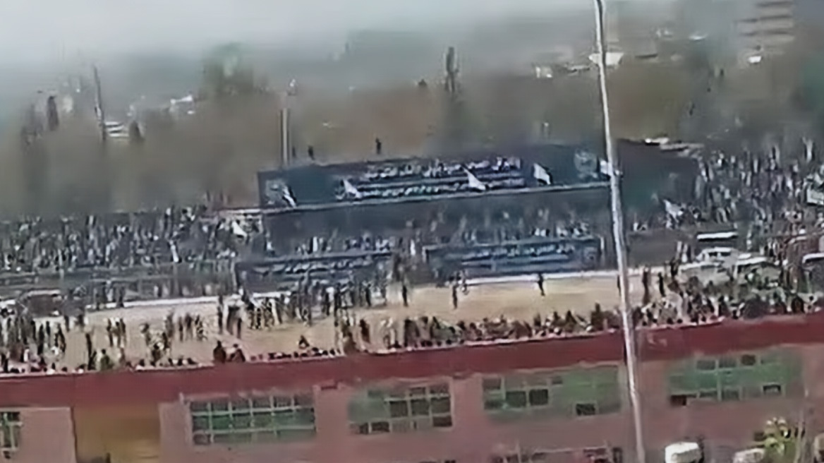 13χρονος Αφγανός εκτέλεσε τον φονιά της οικογένειάς του μπροστά σε 80.000 ανθρώπους