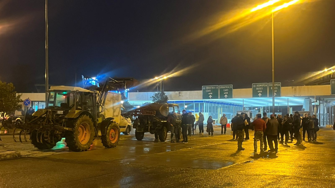 Έφτασαν στο τελωνείο του Προμαχώνα οι αγρότες, πού υπάρχουν μπλόκα και ποιοι δρόμοι είναι κλειστοί