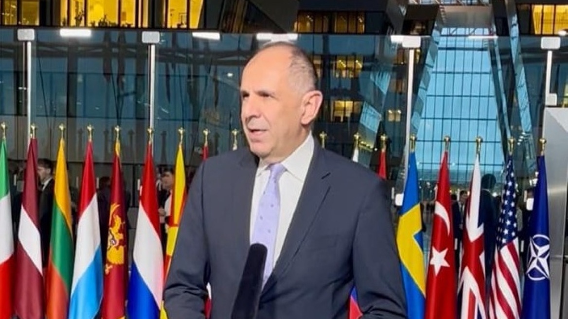 Γεραπετρίτης από Βρυξέλλες: Αδιαπραγμάτευτη η κυριαρχία της Ουκρανίας, καμία θέση στον σύγχρονο κόσμο ο αναθεωρητισμός