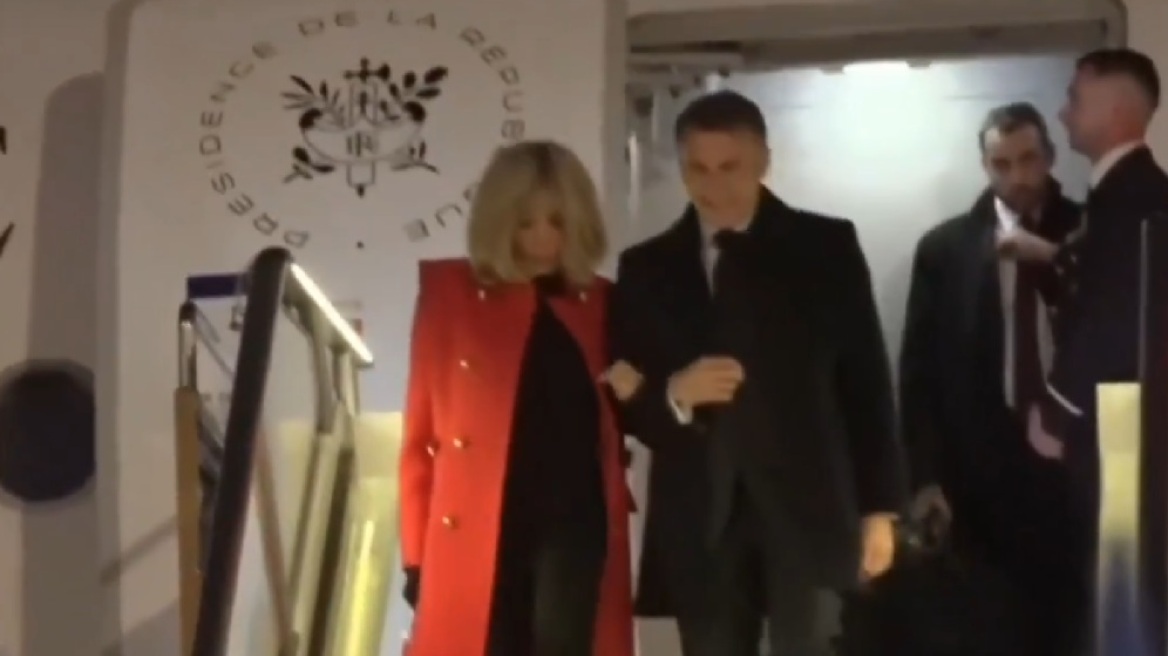 Στο Πεκίνο έφτασε ο Μακρόν μαζί με τη Μπριζίτ - Αύριο η συνάντηση με τον Σι Τζινπίνγκ