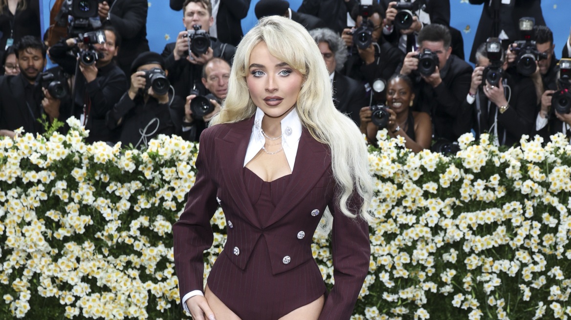 Καβγάς της Σαμπρίνα Κάρπεντερ με τον Λευκό Οίκο: Αηδιαστικό να βάζετε τραγούδια μου στις συλλήψεις μεταναστών, με τρολάρισμα η απάντηση της Ουάσινγκτον