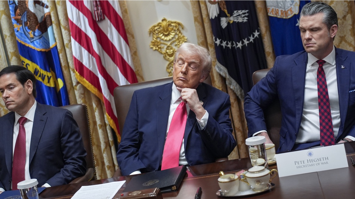 Τα βίντεο του CNN και του AP από το υπουργικό συμβούλιο Τραμπ: Τα βλέφαρα του προέδρου ήταν βαριά, έκλεισαν αρκετές φορές