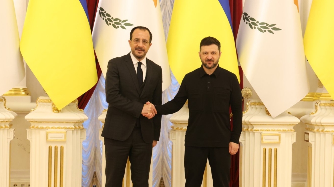 Ο Χριστοδουλίδης συναντήθηκε με τον Ζελένσκι στο Κίεβο: «Οι λαοί μας γνωρίζουν τις τραγικές συνέπειες της εισβολής»
