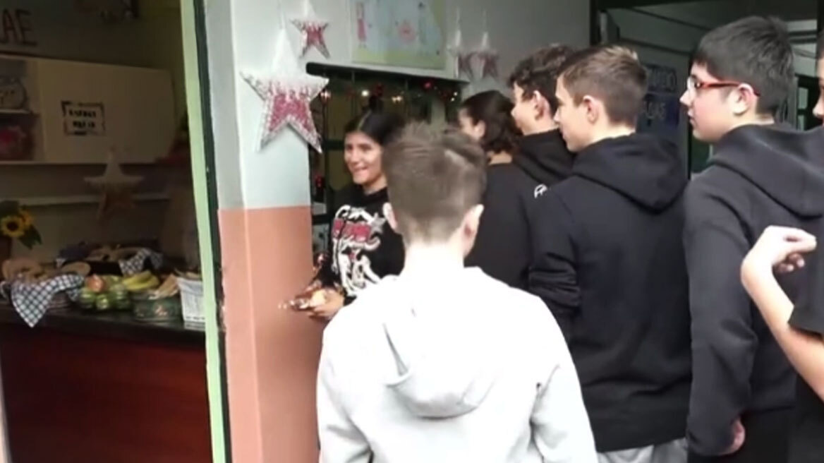 Μαθητές γυμνασίου στη Γλυφάδα λειτουργούν το κυλικείο... μόνοι τους!
