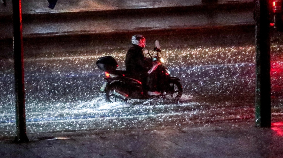 Στη Βλυχάδα το μεγαλύτερο ύψος βροχής στην Αττική, στα 45 χιλιοστά έφτασε στο Γκάζι, δείτε τον χάρτη του Meteo