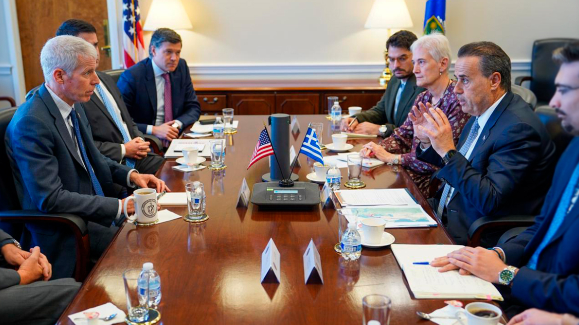 Ενεργειακό pressing στην Ουάσιγκτον: Τα πυκνά ραντεβού Παπασταύρου και ο ρόλος του Κάθετου Διαδρόμου