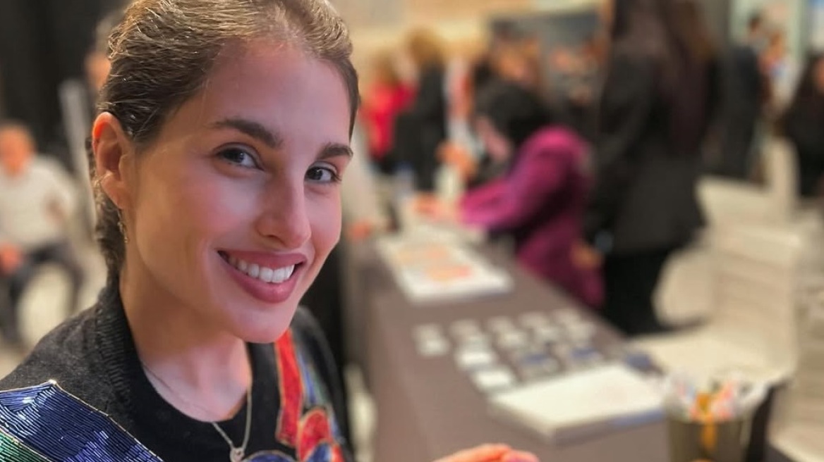 «Χριστούγεννα είναι όπου είσαι εσύ και εγώ»: Το νέο τραγούδι της Παυλίνας Βουλγαράκη για τις Γιορτές