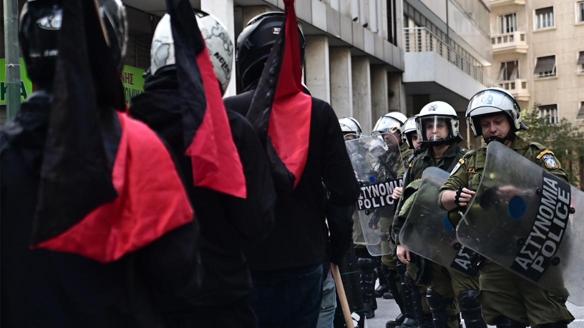 Ολοκληρώθηκε η πορεία στη μνήμη του Αλέξανδρου Γρηγορόπουλου: Άνοιξαν οι δρόμοι και σταθμοί του Μετρό στο κέντρο της Αθήνας