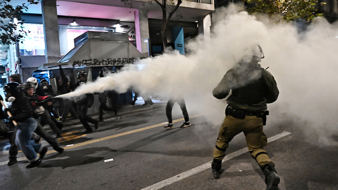 Άνοιξε το κέντρο της Αθήνας μετά τα επεισόδια: 15 συλλήψεις στην πορεία για τον Γρηγορόπουλο, δείτε βίντεο και φωτογραφίες