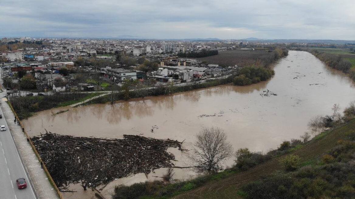 Παραμένει σε αυξημένη επιφυλακή ο δήμος Λαρισαίων για τη στάθμη των νερών στον Πηνειό