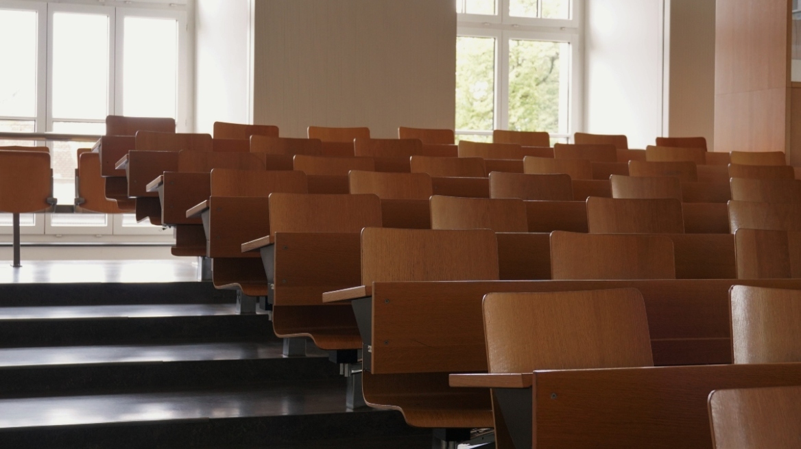 Διαγραφές φοιτητών: Νόμιμη η απεργία των αυτοδιοικητικών, αποχή αποφάσισαν οι καθηγητές της Φιλοσοφικής του ΕΚΠΑ