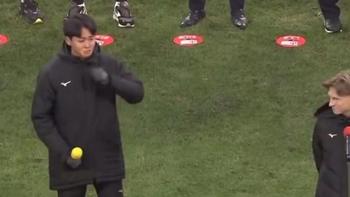 Βίντεο: Λύγισε ο μεταφραστής στο αντίο ποδοσφαιριστή σε ιαπωνικό σύλλογο
