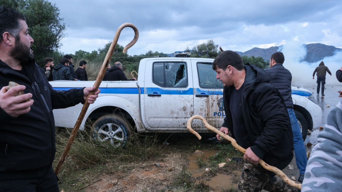 «Κόκκινη γραμμή» για την κυβέρνηση τα επεισόδια με τους αγρότες: Τι βάζει στο τραπέζι το Μαξίμου, τι ζητούν από τα μπλόκα