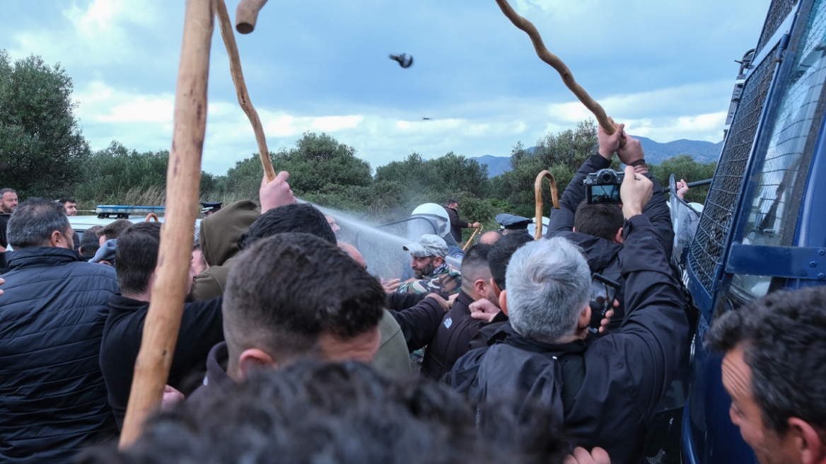 Η ΕΛΑΣ διαψεύδει ότι χρησιμοποιήθηκαν πλαστικές σφαίρες στα επεισόδια με τους αγρότες στην Κρήτη