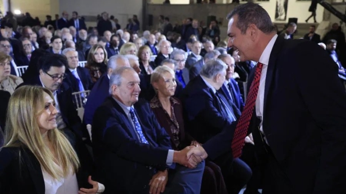 Νέες αιχμές Καμμένου κατά Σαμαρά: Γιατί με κοιτάει έτσι, ξέρει αυτός
