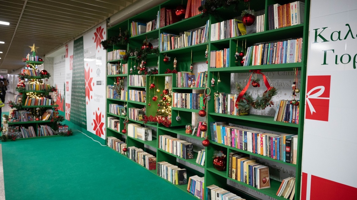 Τι δουλειά έχει μια βιβλιοθήκη γεμάτη βιβλία στο Μετρό Συντάγματος; Η αρχή μιας ενδιαφέρουσας συνεργασίας